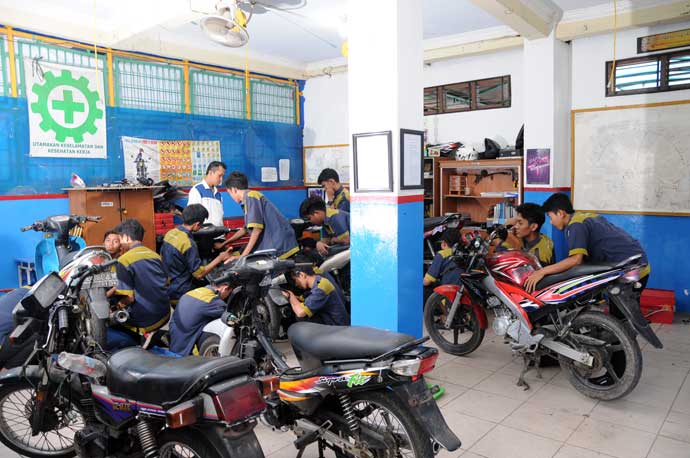 SMK TAMHAR: Teknik Bisnis Sepeda Motor
